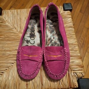 Sam Edelman Fuschia suede Loafers.